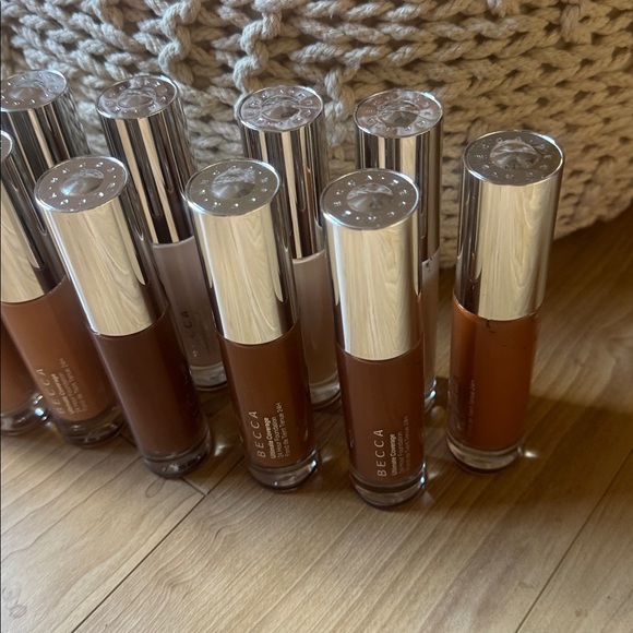 BECCA Ultimate Coverage Foundation - Picture 3 of 4